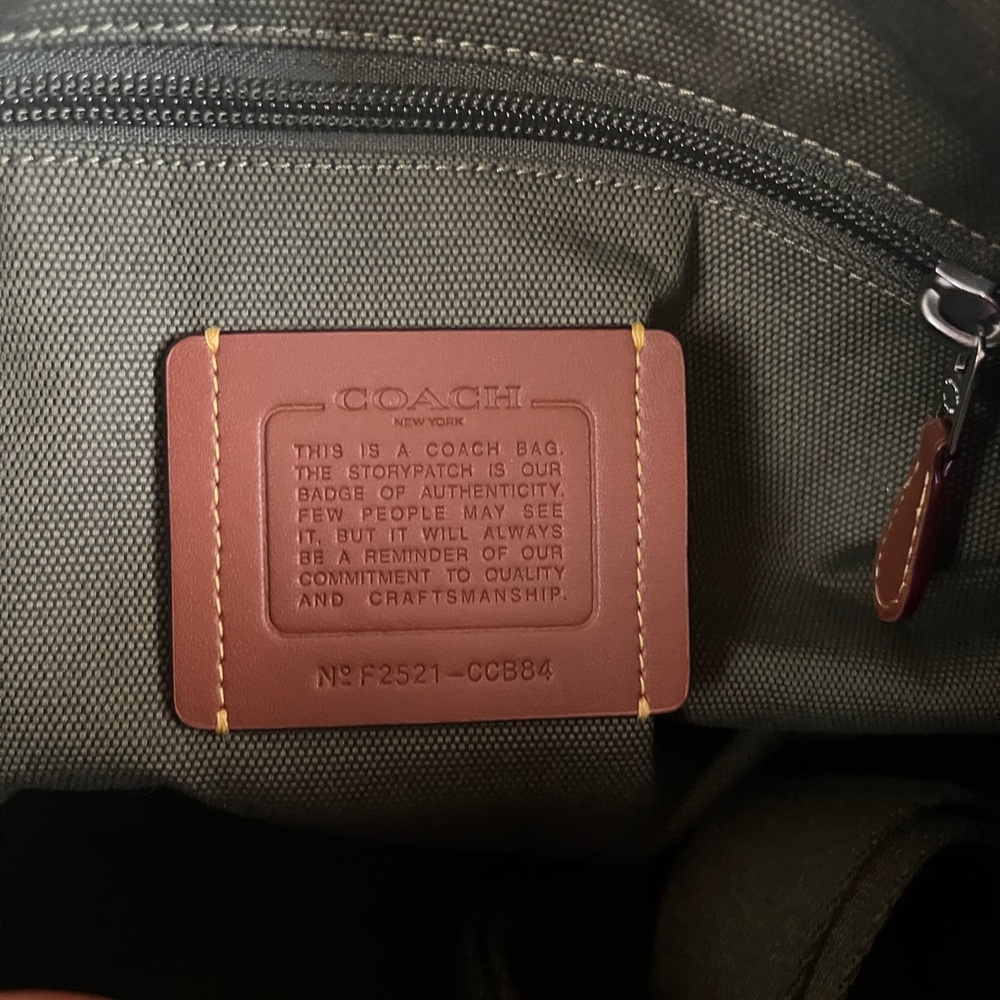 Coach Compass 35 in olive green full grain leather, strap and dust bag included - Picture 7 of 8